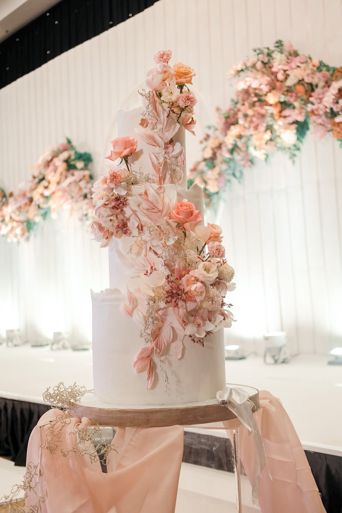 The wedding of Edbert & Priscilia by KAIA Cakes & Co. - 014