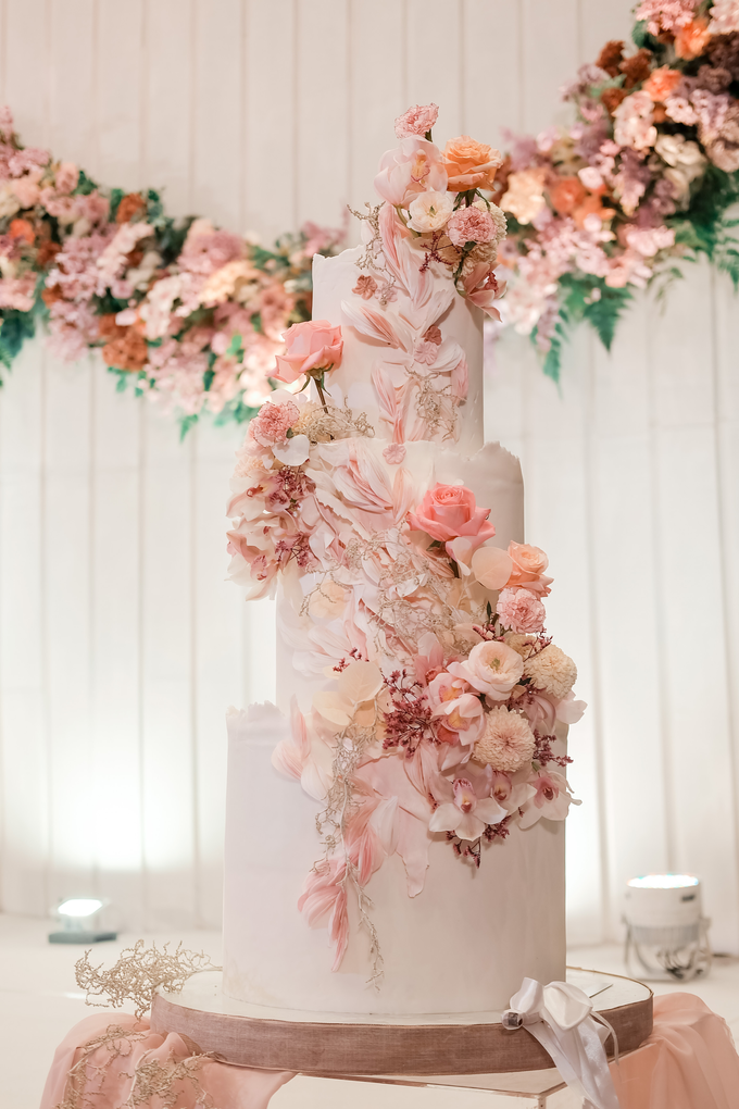 The wedding of Edbert & Priscilia by KAIA Cakes & Co. - 015