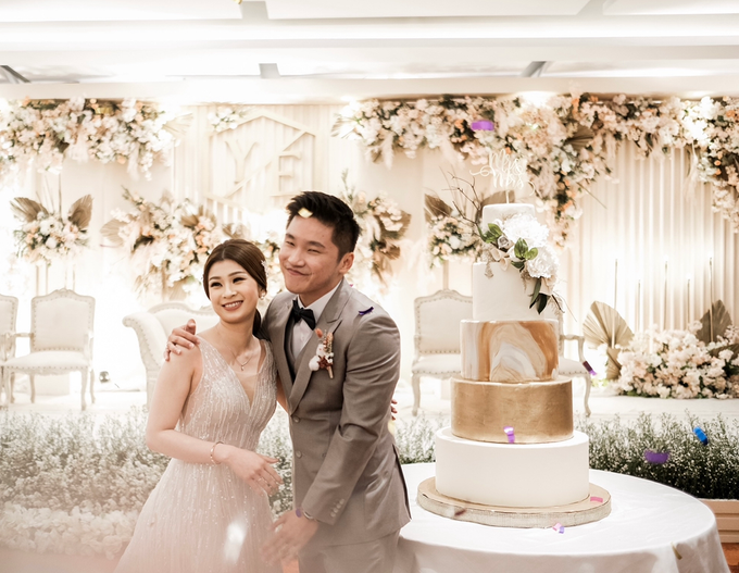 The wedding of Yohanes & Emelia by KAIA Cakes & Co. - 006