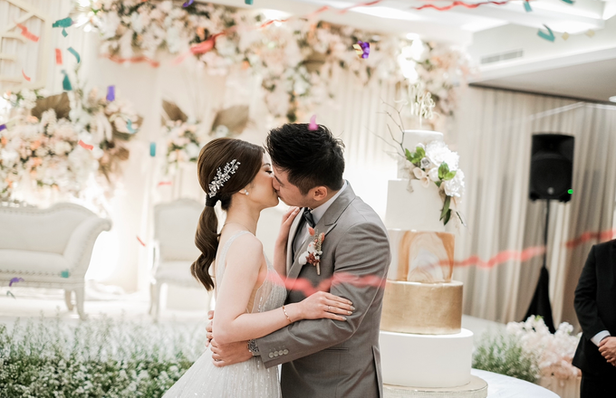 The wedding of Yohanes & Emelia by KAIA Cakes & Co. - 012