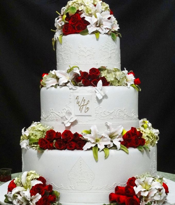 3 Tiers by Amor Cake - 014 3 Tiers by Amor Cake - 014