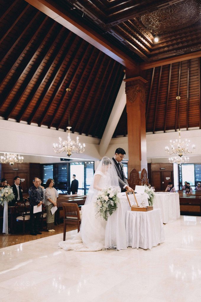 Katharina & Kevin Wedding at The Gallery CIBIS Park Part 7 by vielmakeup - 028 Katharina & Kevin Wedding at The Gallery CIBIS Park Part 7 by vielmakeup - 028