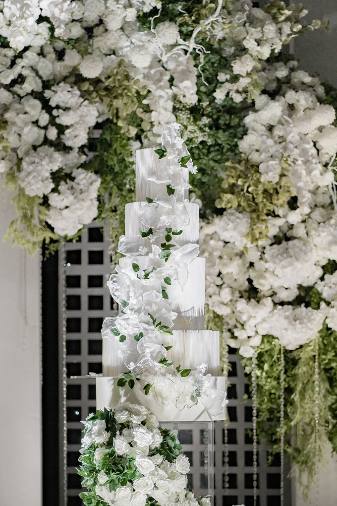 Felix & Violeta Wedding Decoration at Grand Sudirman Ballroom by Valentine Wedding Decoration - 020 Felix & Violeta Wedding Decoration at Grand Sudirman Ballroom by Valentine Wedding Decoration - 020
