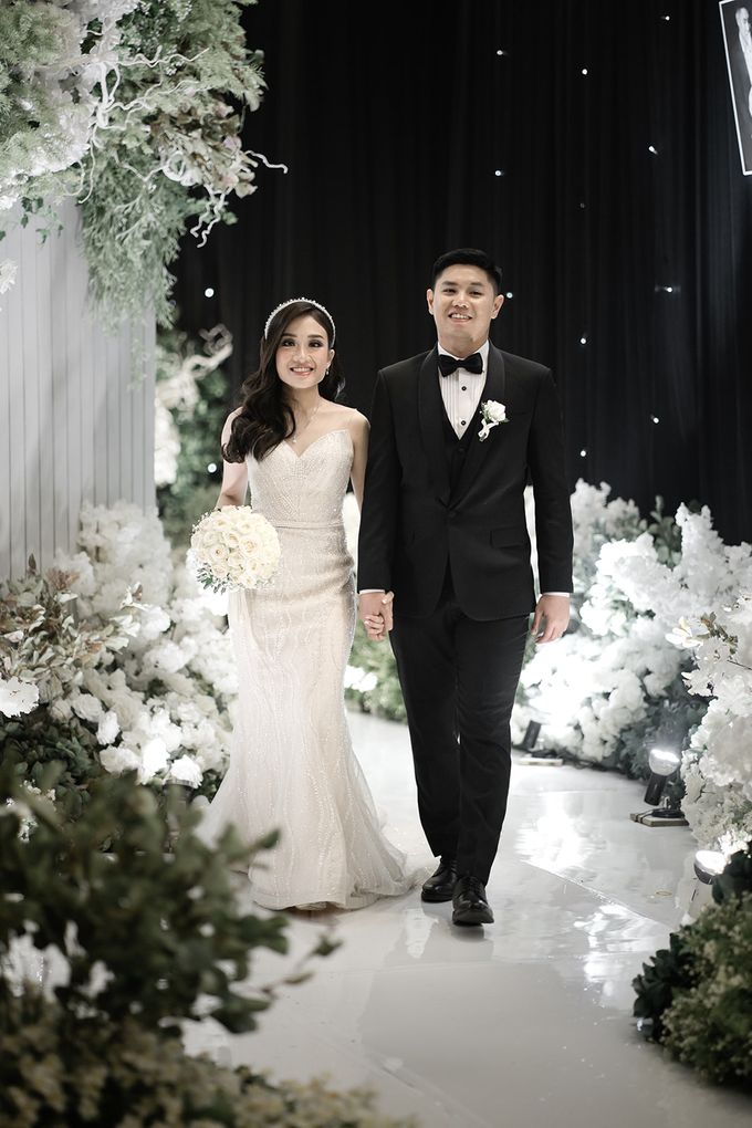 Felix & Violeta Wedding Decoration at Grand Sudirman Ballroom by Valentine Wedding Decoration - 022 Felix & Violeta Wedding Decoration at Grand Sudirman Ballroom by Valentine Wedding Decoration - 022