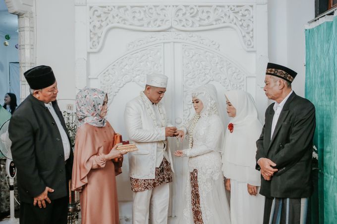 Kebaya Akad Nikah Muslimah Elegant White Egi & Nuri by LAKSMI 0817 0370 7670 by LAKSMI - Kebaya Muslimah & Islamic Bride - 010