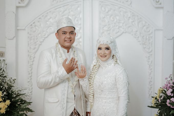 Kebaya Akad Nikah Muslimah Elegant White Egi & Nuri by LAKSMI 0817 0370 7670 by LAKSMI - Kebaya Muslimah & Islamic Bride - 013