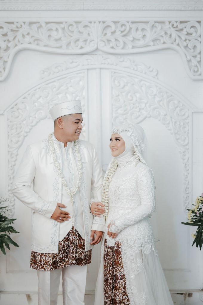 Kebaya Akad Nikah Muslimah Elegant White Egi & Nuri by LAKSMI 0817 0370 7670 by LAKSMI - Kebaya Muslimah & Islamic Bride - 014