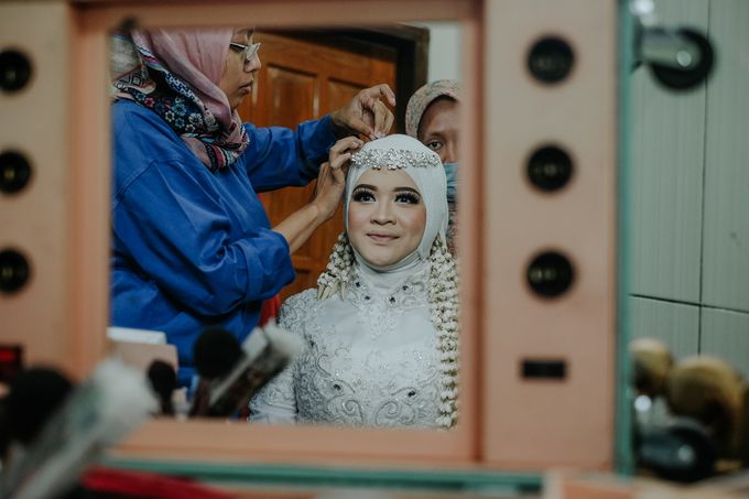 Kebaya Akad Nikah Muslimah Elegant White Egi & Nuri by LAKSMI 0817 0370 7670 by LAKSMI - Kebaya Muslimah & Islamic Bride - 001