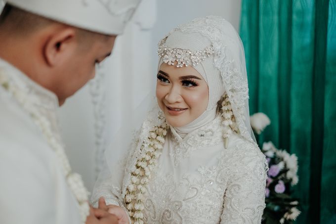 Kebaya Akad Nikah Muslimah Elegant White Egi & Nuri by LAKSMI 0817 0370 7670 by LAKSMI - Kebaya Muslimah & Islamic Bride - 012