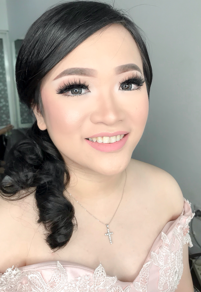 Makeup & Hairdo Bride for ms Yulia by Kezia Felania Make Up Artist - 001