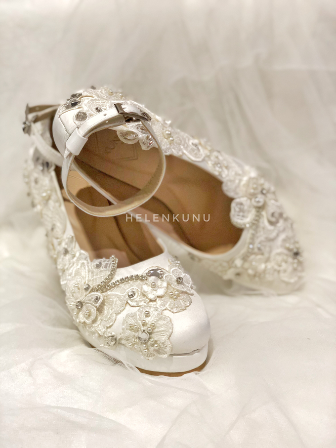 ARRA wedding white shoes by Helen Kunu by Kunu Looks - 003