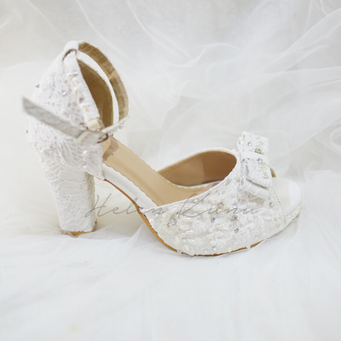 White christmas heels by Helen Kunu by Kunu Looks - 005 White christmas heels by Helen Kunu by Kunu Looks - 005