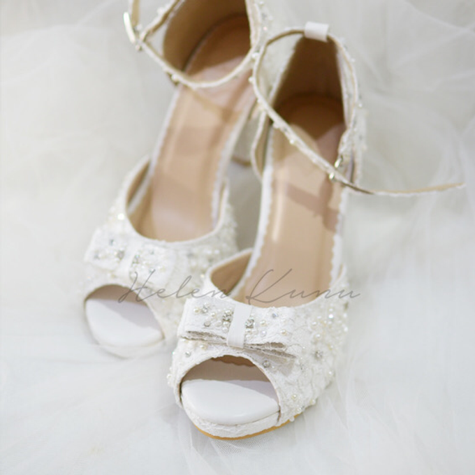 White christmas heels by Helen Kunu by Kunu Looks - 003 White christmas heels by Helen Kunu by Kunu Looks - 003