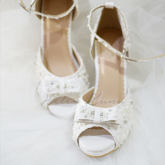 White christmas heels by Helen Kunu by Kunu Looks - 004 White christmas heels by Helen Kunu by Kunu Looks - 004