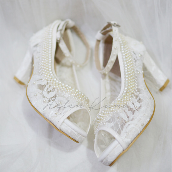 White christmas heels by Helen Kunu by Kunu Looks - 007 White christmas heels by Helen Kunu by Kunu Looks - 007