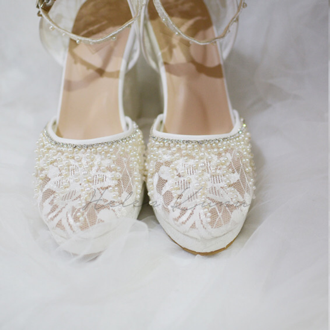 White christmas heels by Helen Kunu by Kunu Looks - 010 White christmas heels by Helen Kunu by Kunu Looks - 010