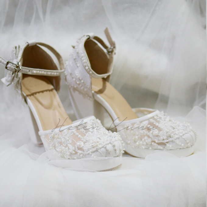 White christmas heels by Helen Kunu by Kunu Looks - 017 White christmas heels by Helen Kunu by Kunu Looks - 017