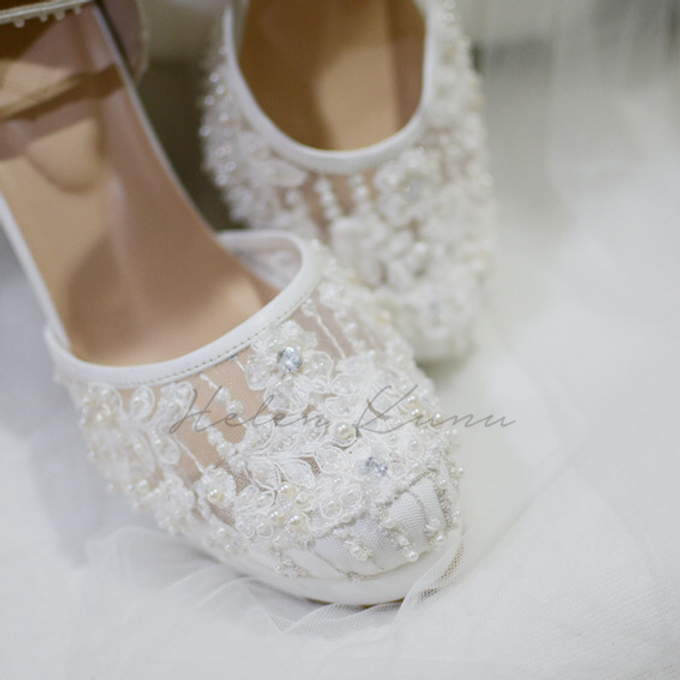 White christmas heels by Helen Kunu by Kunu Looks - 021 White christmas heels by Helen Kunu by Kunu Looks - 021