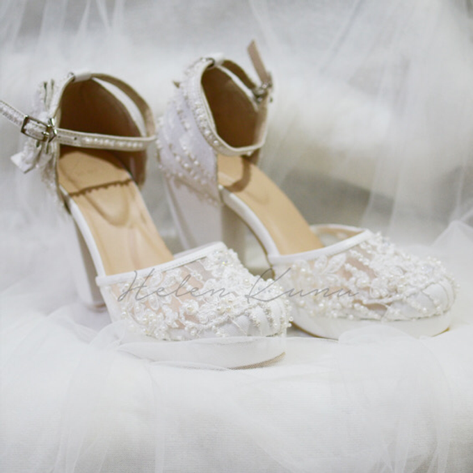 White christmas heels by Helen Kunu by Kunu Looks - 022 White christmas heels by Helen Kunu by Kunu Looks - 022