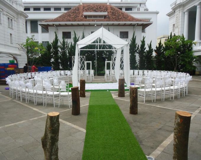 Tiffany Chair by TIFFANY JAYA RENT-KURSI TIFFANY - 043 Tiffany Chair by TIFFANY JAYA RENT-KURSI TIFFANY - 043