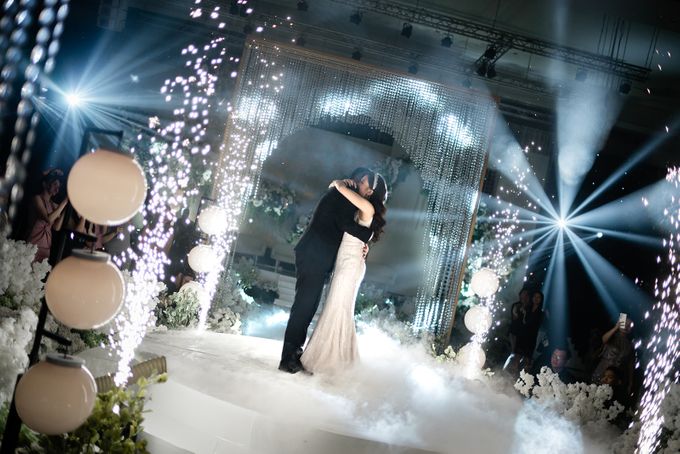 Felix & Violeta Wedding Decoration at Grand Sudirman Ballroom by Valentine Wedding Decoration - 043 Felix & Violeta Wedding Decoration at Grand Sudirman Ballroom by Valentine Wedding Decoration - 043