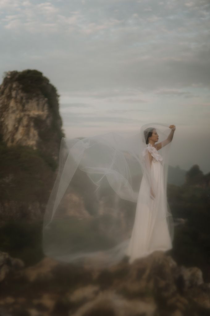 A Love Wrapped in White and Whispers of Bandung by Cesar Picture - 011 A Love Wrapped in White and Whispers of Bandung by Cesar Picture - 011