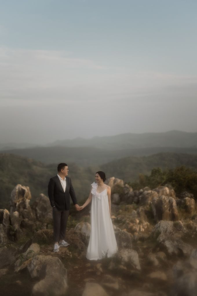 A Love Wrapped in White and Whispers of Bandung by Cesar Picture - 012 A Love Wrapped in White and Whispers of Bandung by Cesar Picture - 012
