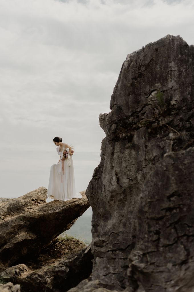 A Love Wrapped in White and Whispers of Bandung by Cesar Picture - 017 A Love Wrapped in White and Whispers of Bandung by Cesar Picture - 017