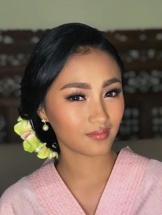 Engagement Makeup by Laksari Mahadewi - 006 Engagement Makeup by Laksari Mahadewi - 006