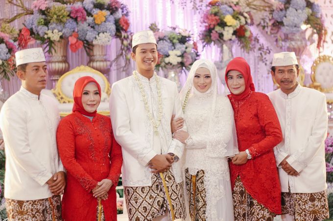 Kebaya Pernikahan Mega & Pratama by Laksmi 0817 0370 7670 by LAKSMI - Kebaya Muslimah & Islamic Bride - 004 Kebaya Pernikahan Mega & Pratama by Laksmi 0817 0370 7670 by LAKSMI - Kebaya Muslimah & Islamic Bride - 004