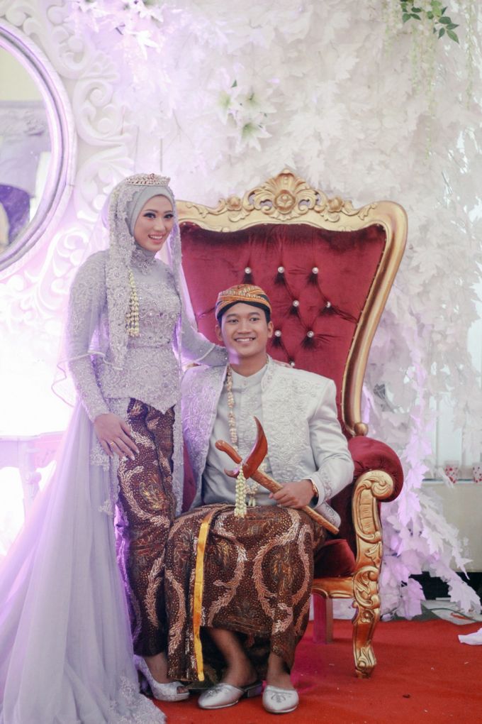 Kebaya Pernikahan Mega & Pratama by Laksmi 0817 0370 7670 by LAKSMI - Kebaya Muslimah & Islamic Bride - 006 Kebaya Pernikahan Mega & Pratama by Laksmi 0817 0370 7670 by LAKSMI - Kebaya Muslimah & Islamic Bride - 006
