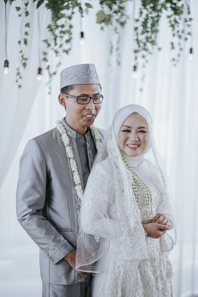 Akad Nikah Putri & Agus by Laksmi 0817 0370 7670 by LAKSMI - Kebaya Muslimah & Islamic Bride - 008