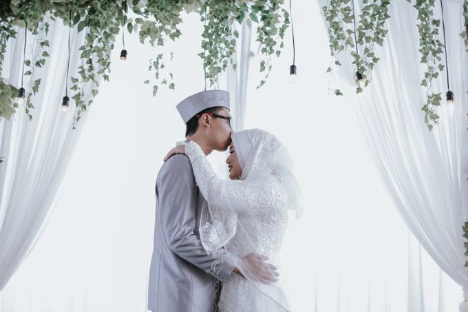 Akad Nikah Putri & Agus by Laksmi 0817 0370 7670 by LAKSMI - Kebaya Muslimah & Islamic Bride - 010