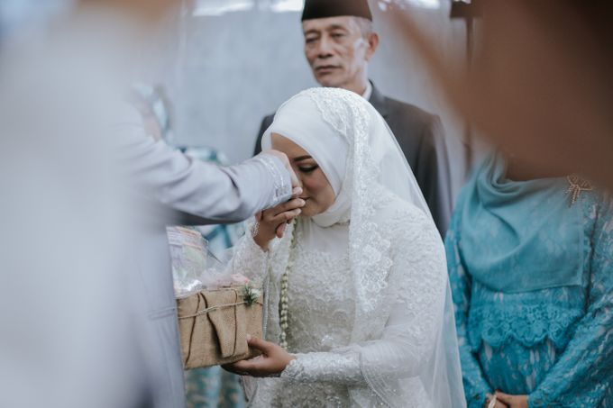 Akad Nikah Putri & Agus by Laksmi 0817 0370 7670 by LAKSMI - Kebaya Muslimah & Islamic Bride - 005