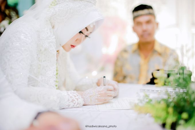 Kebaya Akad Nikah Muslimah Putih Evi & Hendri by Laksmi 081703707670 by LAKSMI - Kebaya Muslimah & Islamic Bride - 009 Kebaya Akad Nikah Muslimah Putih Evi & Hendri by Laksmi 081703707670 by LAKSMI - Kebaya Muslimah & Islamic Bride - 009
