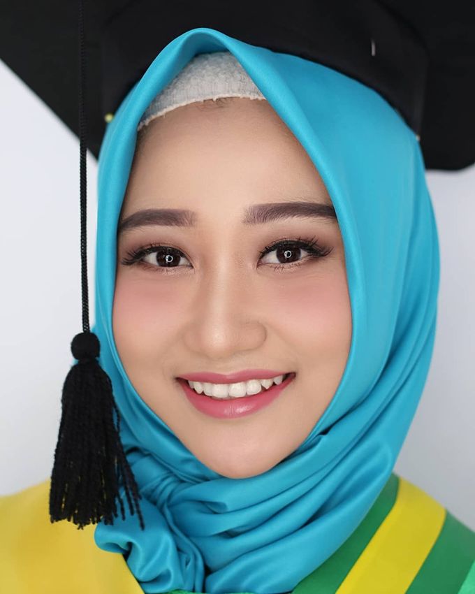 Make Up Wisuda Jogja | MUA Wisuda Jogja by Rumah Rias Itut Bambang - 009 Make Up Wisuda Jogja | MUA Wisuda Jogja by Rumah Rias Itut Bambang - 009