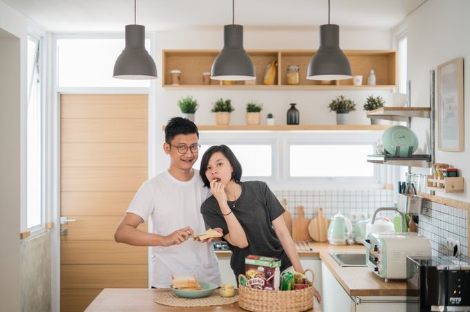 Sesi prewedding simple dirumah saja by Kanva Pictura - 015 Sesi prewedding simple dirumah saja by Kanva Pictura - 015