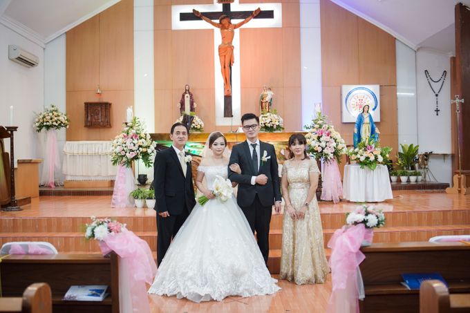 Wedding Of Leo & Eka by eL Royale Hotel Bandung d/h Grand Royal Panghegar - 004 Wedding Of Leo & Eka by eL Royale Hotel Bandung d/h Grand Royal Panghegar - 004
