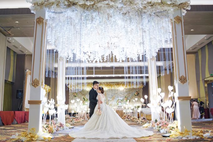 Wedding Of Leo & Eka by eL Royale Hotel Bandung d/h Grand Royal Panghegar - 012 Wedding Of Leo & Eka by eL Royale Hotel Bandung d/h Grand Royal Panghegar - 012