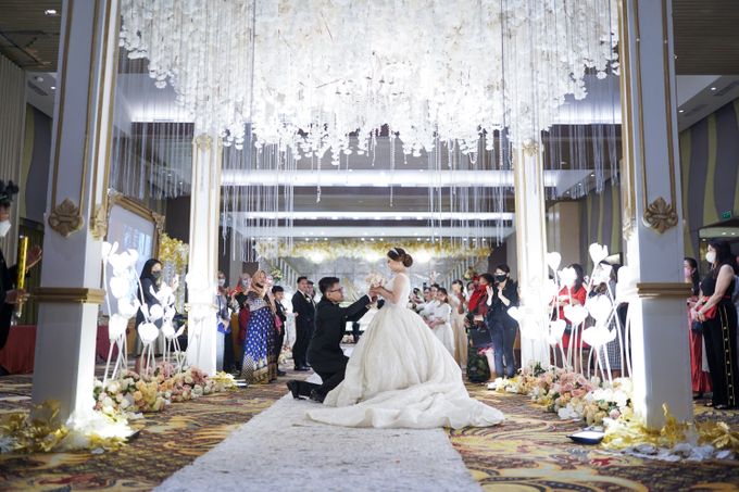 Wedding Of Leo & Eka by eL Royale Hotel Bandung d/h Grand Royal Panghegar - 018 Wedding Of Leo & Eka by eL Royale Hotel Bandung d/h Grand Royal Panghegar - 018