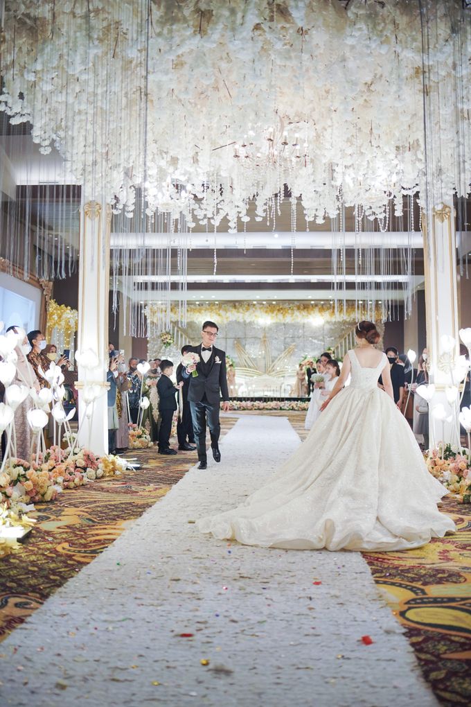 Wedding Of Leo & Eka by eL Royale Hotel Bandung d/h Grand Royal Panghegar - 021 Wedding Of Leo & Eka by eL Royale Hotel Bandung d/h Grand Royal Panghegar - 021
