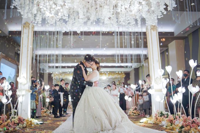 Wedding Of Leo & Eka by eL Royale Hotel Bandung d/h Grand Royal Panghegar - 022 Wedding Of Leo & Eka by eL Royale Hotel Bandung d/h Grand Royal Panghegar - 022
