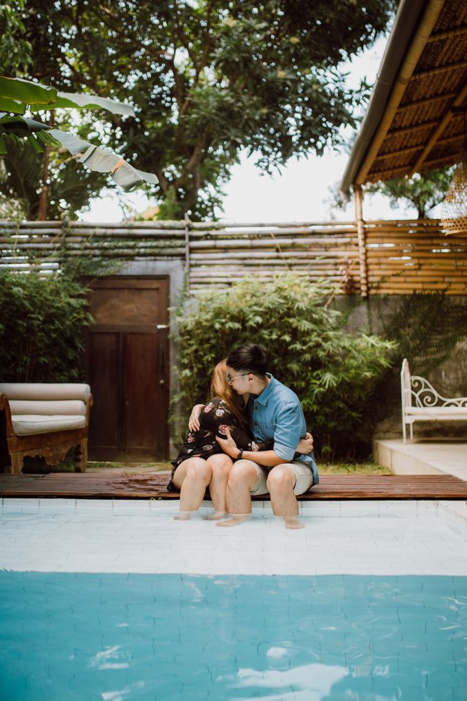 Chic Beach Villa & Golden Hour Engagement Shoot by FIRE, WOOD & EARTH - 006