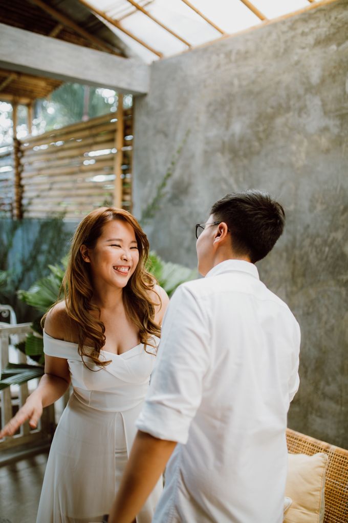 Chic Beach Villa & Golden Hour Engagement Shoot by FIRE, WOOD & EARTH - 015