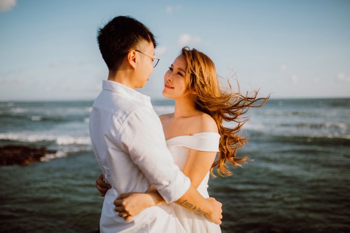 Chic Beach Villa & Golden Hour Engagement Shoot by FIRE, WOOD & EARTH - 021