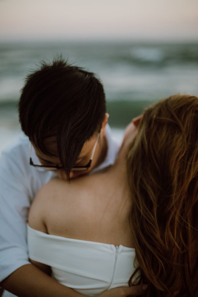 Chic Beach Villa & Golden Hour Engagement Shoot by FIRE, WOOD & EARTH - 036