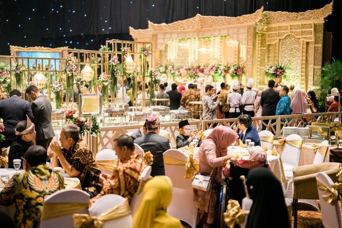 Wedding Rendra & Indri Granada Ballroom Menara 165 by redberry wedding - 013