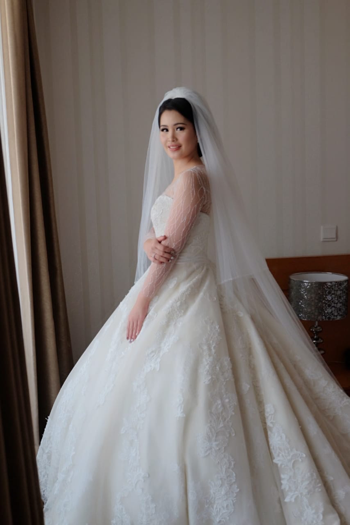 Beautiful Bride Christine On Her Wedding Day By Luminous Bridal