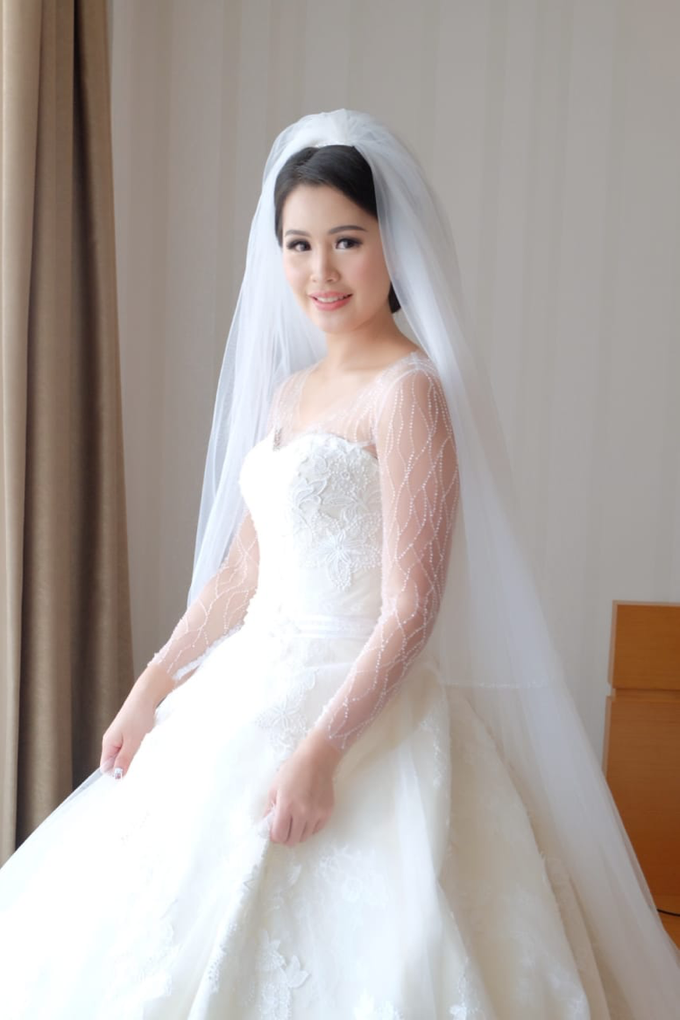 Beautiful Bride Christine On Her Wedding Day By Luminous Bridal