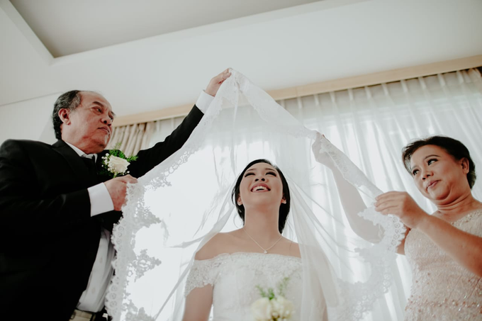 Wedding day Vicky and Cindy by Luminous Bridal Boutique - 007 Wedding day Vicky and Cindy by Luminous Bridal Boutique - 007